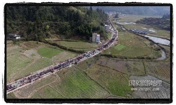 1700桌合攏宴，總長3.7公里，10380人同桌就餐，創(chuàng)歷史之最