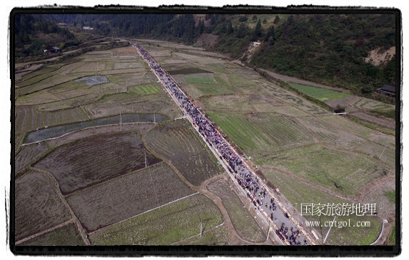 1700桌合攏宴，總長3.7公里，10380人同桌就餐，創(chuàng)歷史之最