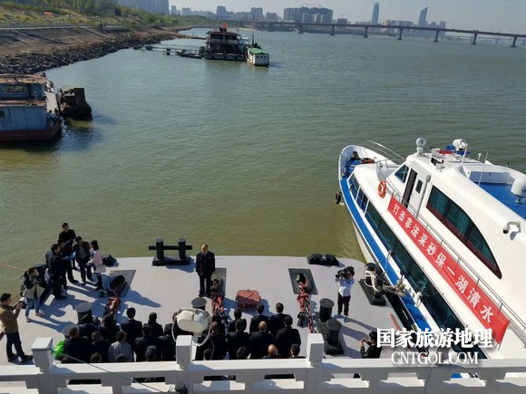 江西開展呵護一湖清水，嚴厲打擊非法采砂行動（圖）